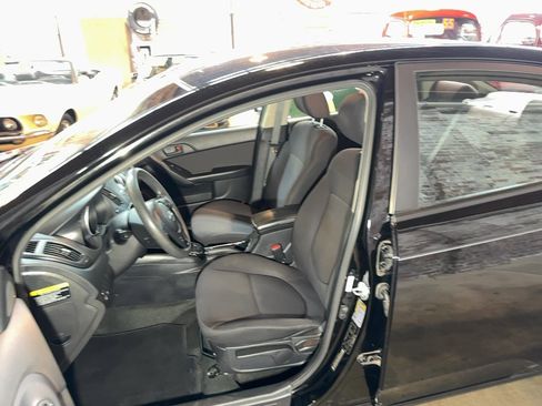 Used 2012 Kia Forte EX w/ Fuel Economy Pkg FWD image 11