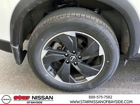 Used 2024 Nissan Rogue SV image 8