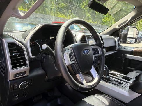 Used 2019 Ford F150 Lariat w/ Equipment Group 502A Luxury AWD/4WD image 15