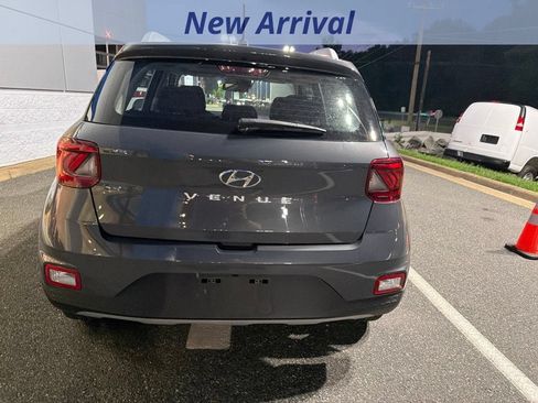 Used 2025 Hyundai Venue SEL FWD image 7