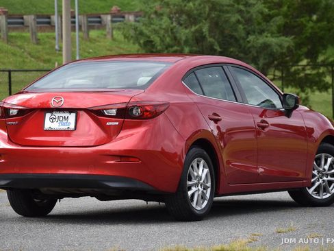 Used 2017 MAZDA MAZDA3 Sport w/ Preferred Equipment Package FWD image 5