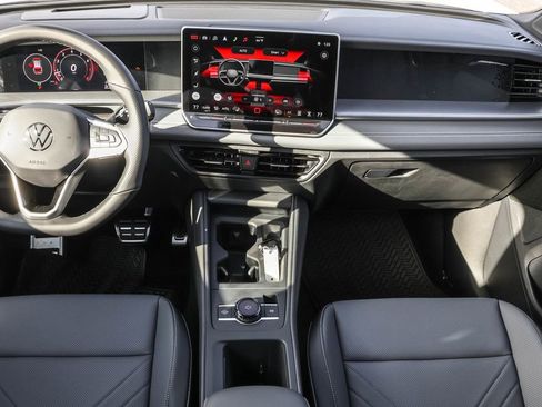 New 2025 Volkswagen Tiguan SE R-Line image 33