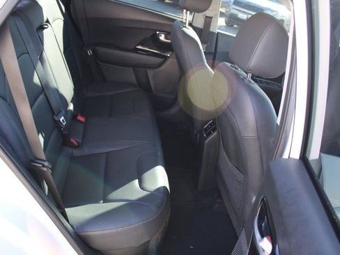 Used 2022 Kia Niro EX Premium image 28