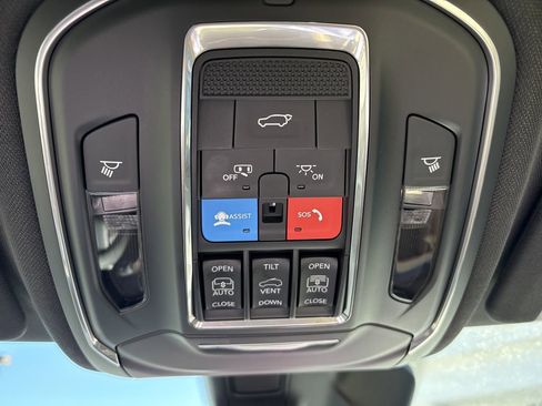 New 2025 Jeep Grand Cherokee Limited image 35