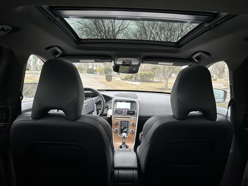 Used 2015 Volvo XC60 T6 Platinum w/ Climate Package image 14