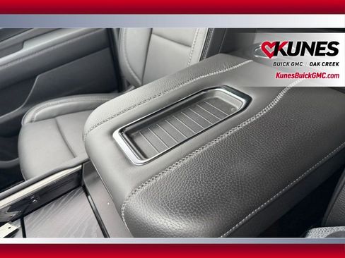 Used 2024 GMC Yukon Denali w/ Advanced Technology Package AWD/4WD image 19