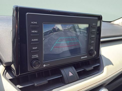 Used 2020 Toyota RAV4 XLE w/ Convenience Package FWD image 19
