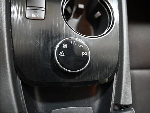 Used 2025 Nissan Rogue SV AWD/4WD image 23