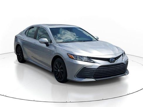 Used 2024 Toyota Camry LE w/ Convenience Package FWD image 2