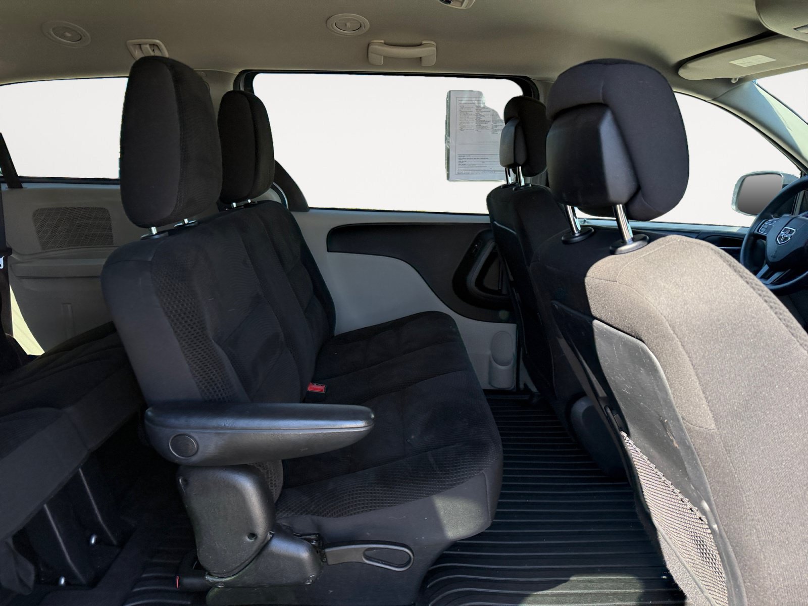 Used 2019 Dodge Grand Caravan SE w/ UConnect Hands-Free Group FWD image 18