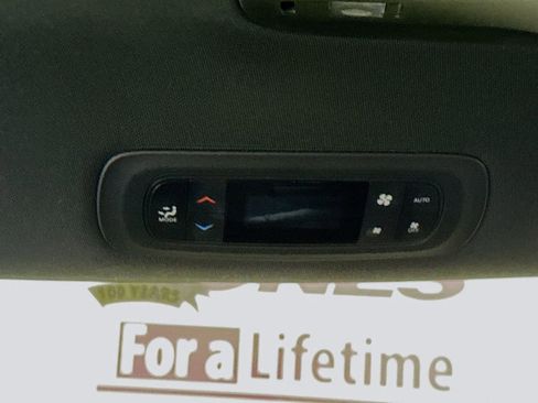 Used 2025 Chrysler Pacifica Select FWD image 27