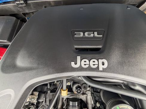 Used 2021 Jeep Gladiator Overland w/ Popular Equipment Package AWD/4WD image 32
