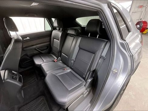 Used 2022 Volkswagen Atlas Cross Sport SE image 19