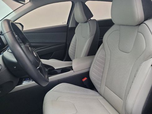 Used 2023 Hyundai Elantra Limited image 17