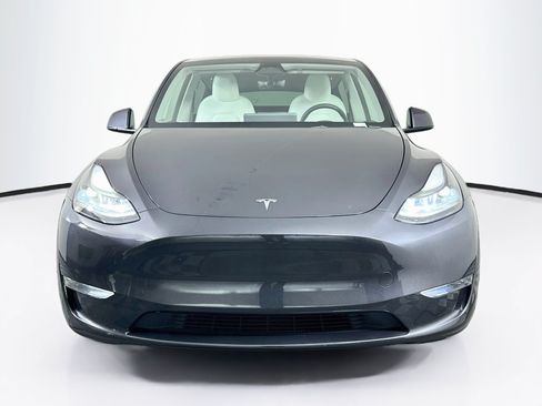 Used 2024 Tesla Model Y Long Range AWD/4WD image 2