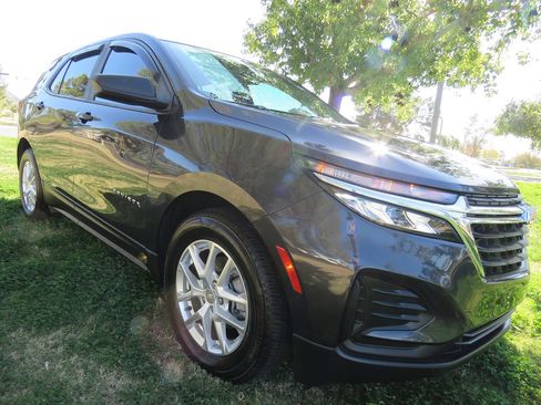 Used 2022 Chevrolet Equinox LS w/ LS Convenience Package image 10