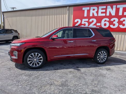 Certified 2023 Chevrolet Traverse Premier FWD image 2