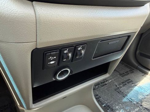 Used 2016 Toyota Sienna XLE w/ XLE Navigation Package FWD image 12