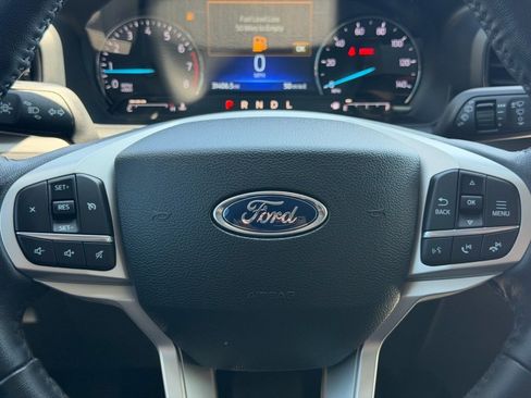 Used 2022 Ford Explorer XLT AWD/4WD image 15