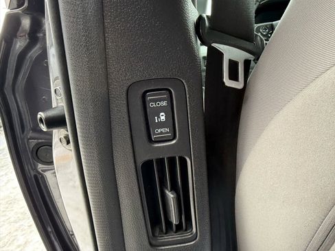 Used 2018 Honda Odyssey EX image 16