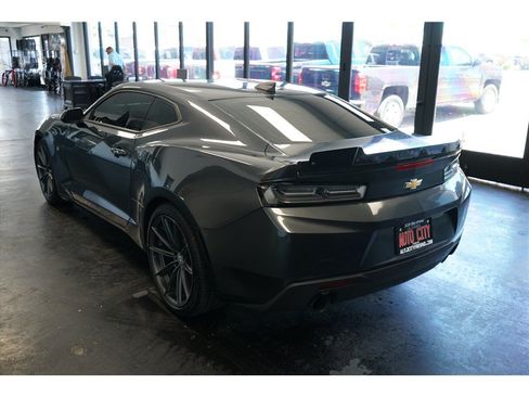 Used 2018 Chevrolet Camaro LT RWD image 5