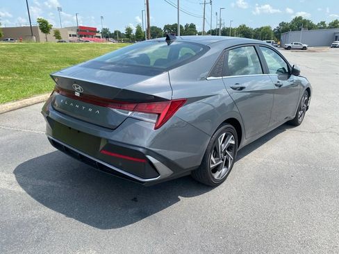 Used 2025 Hyundai Elantra SEL FWD image 7