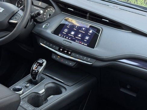 Used 2022 Cadillac XT4 Luxury w/ Cold Weather Package image 36