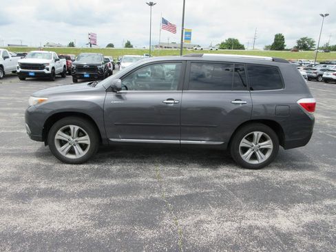 Used 2011 Toyota Highlander Limited w/ Tow Pkg AWD/4WD image 2