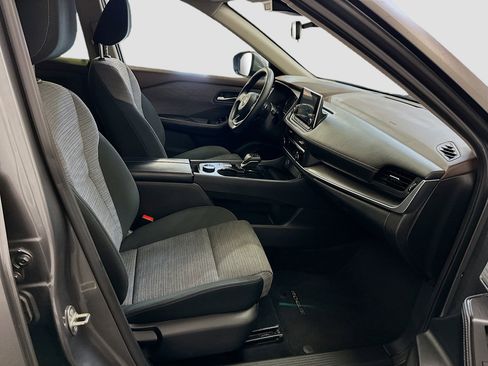 Used 2023 Nissan Rogue SV image 31