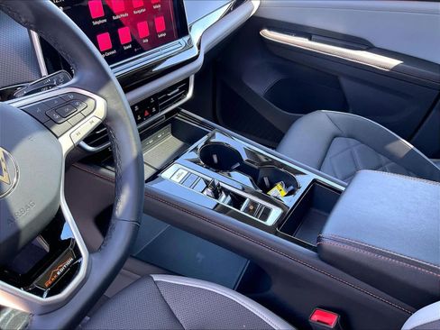 Used 2024 Volkswagen Atlas Peak Edition SE AWD/4WD image 20