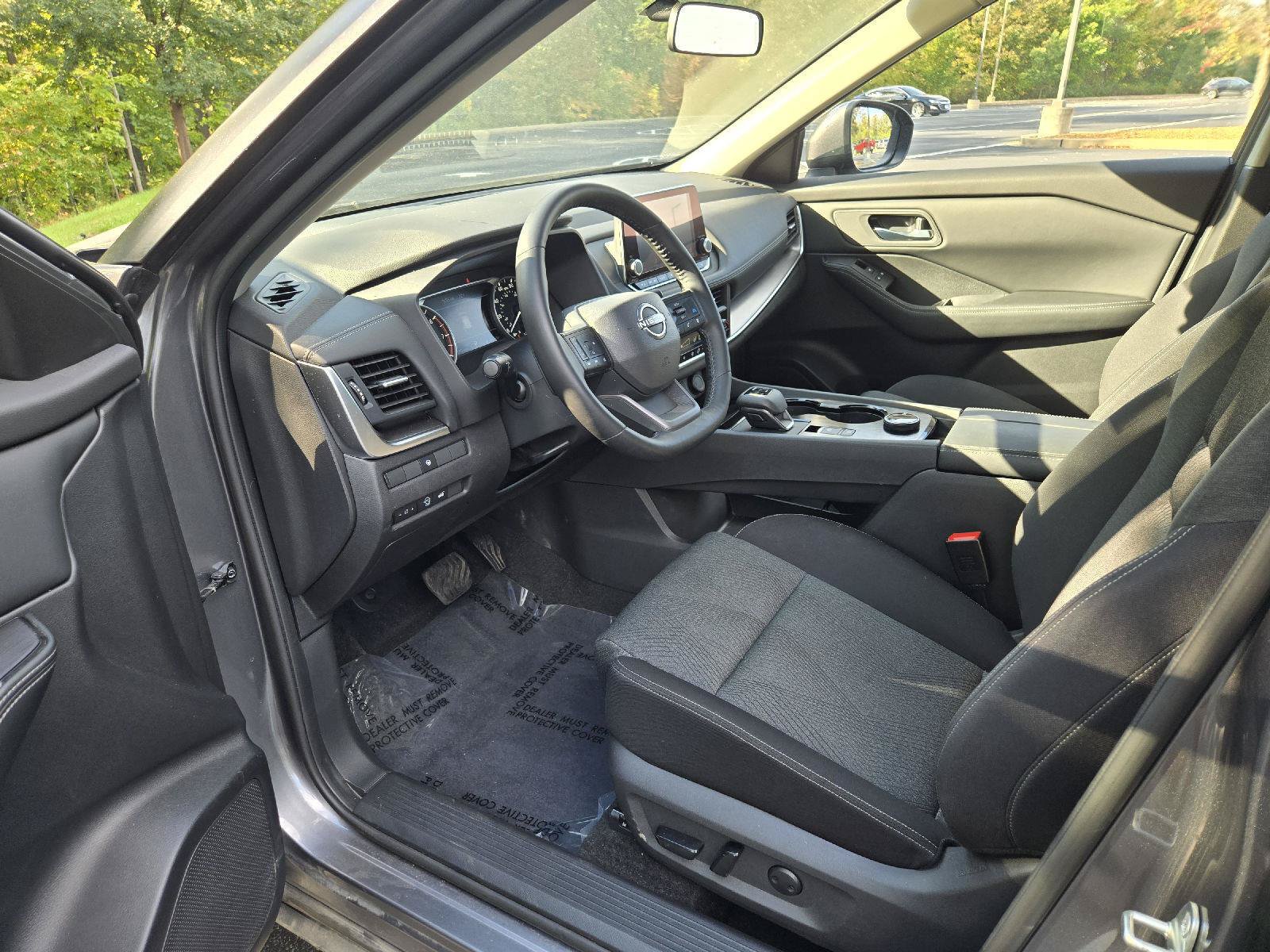 Used 2025 Nissan Rogue SV AWD/4WD image 12