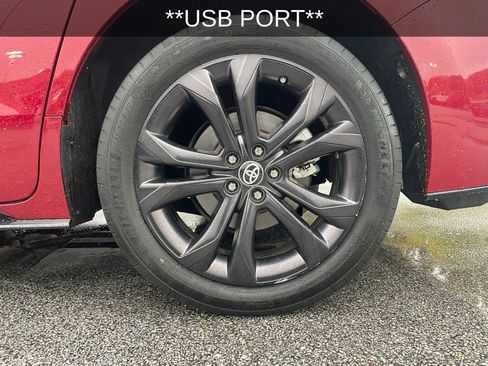 Used 2023 Toyota Sienna XSE image 9