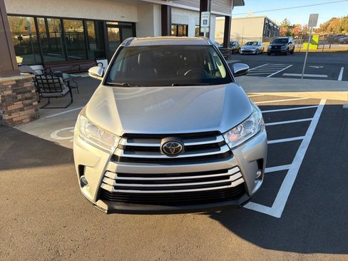 Used 2019 Toyota Highlander XLE image 9