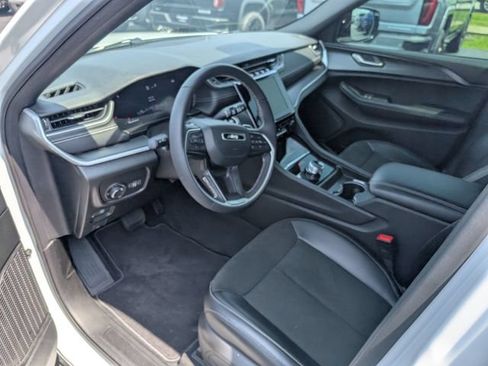 Used 2025 Jeep Grand Cherokee L Altitude AWD/4WD image 12
