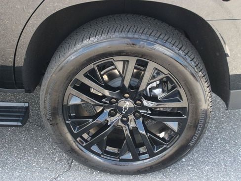 Used 2025 Chevrolet Tahoe Premier AWD/4WD image 45