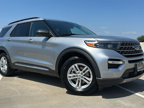 Used 2023 Ford Explorer XLT w/ Equipment Group 202A RWD image 5