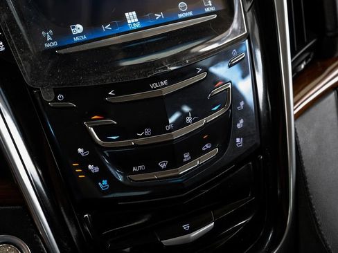 Used 2019 Cadillac Escalade Luxury AWD/4WD image 26