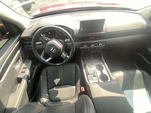 Used 2025 Honda Pilot Touring image 11