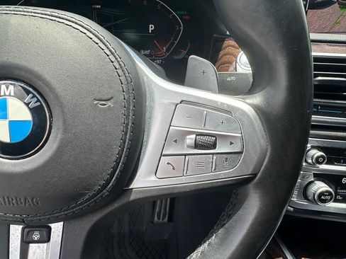 Used 2021 BMW 740i w/ M Sport Package RWD image 18