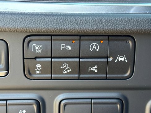 Used 2025 Chevrolet Suburban LT w/ Comfort Package AWD/4WD image 32