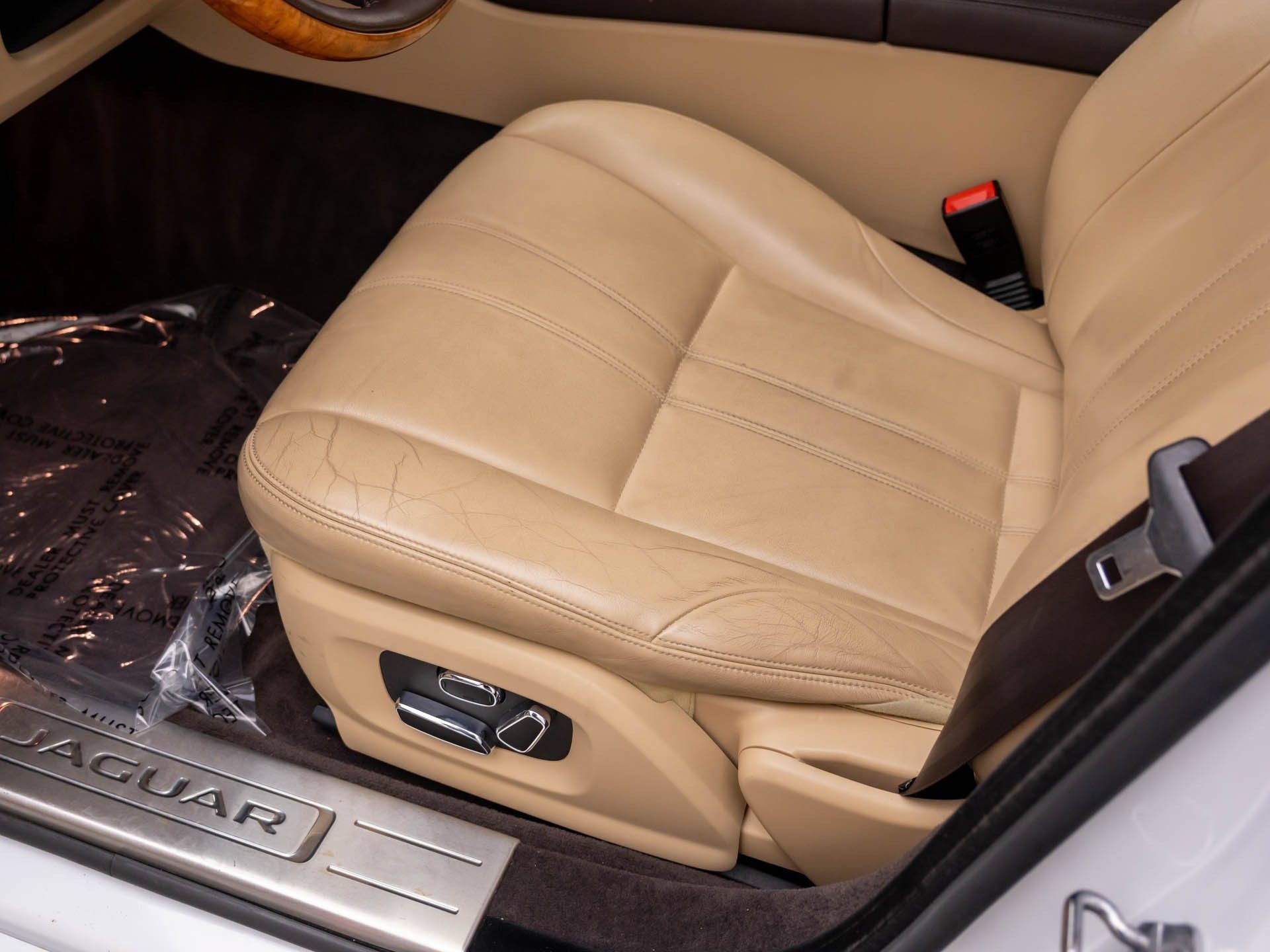 Used 2015 Jaguar XJ AWD image 15