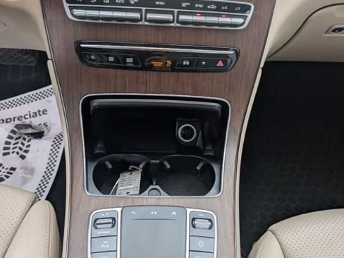 Used 2021 Mercedes-Benz GLC 300 4MATIC image 23