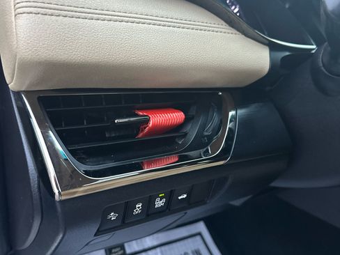 Used 2018 Toyota Avalon Touring image 27