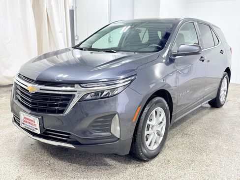 Used 2023 Chevrolet Equinox LT image 3