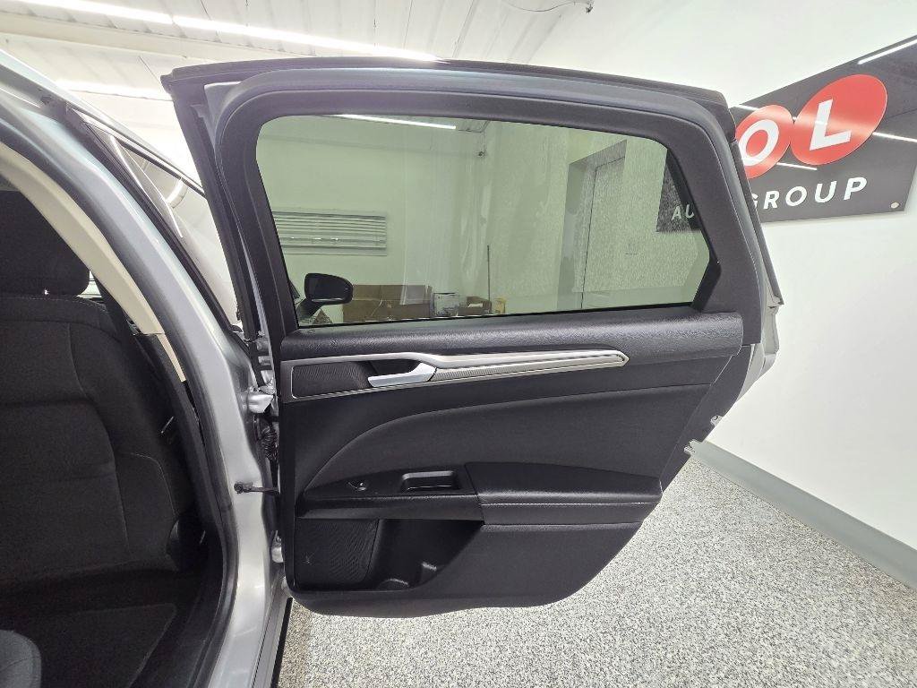 Used 2018 Ford Fusion SE FWD image 29
