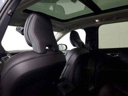 Used 2019 Volvo XC60 T5 Momentum w/ Multimedia Package image 14