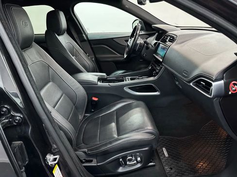 Used 2018 Jaguar F-PACE S image 12