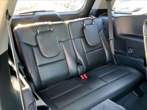 Used 2022 Ford Explorer XLT w/ Equipment Group 202A RWD image 19