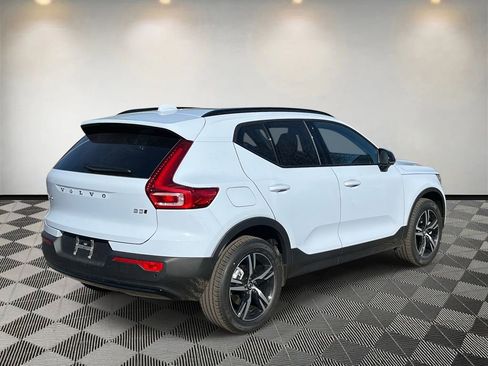 New 2026 Volvo XC40 B5 Core w/ Climate Package image 3