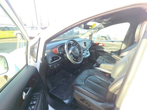 Certified 2020 Chrysler Pacifica Limited image 14